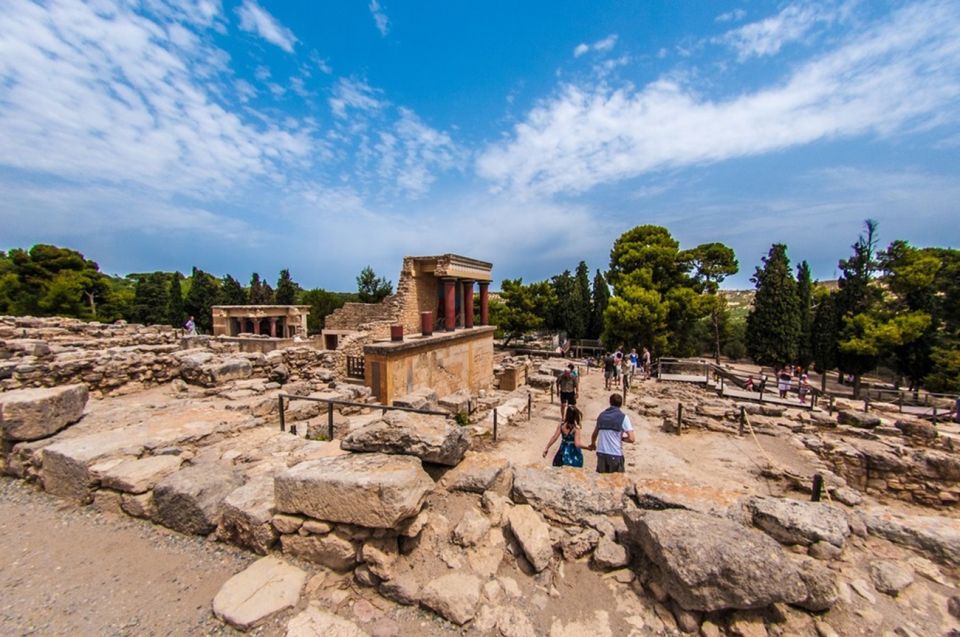 Private Knossos Skip the Line Tour Inc. Lunch & Wine Tasting - Archanes Village Exploration