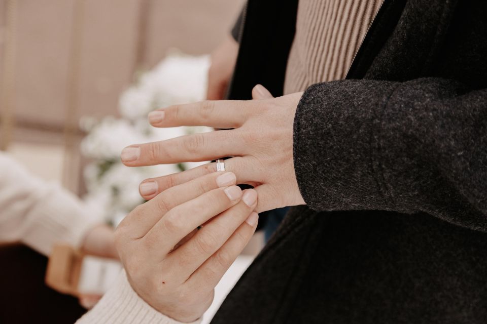 Private Rooftop/ Lgbtqia+ Proposal in Paris & Photographer - Flower Bouquet Surprise