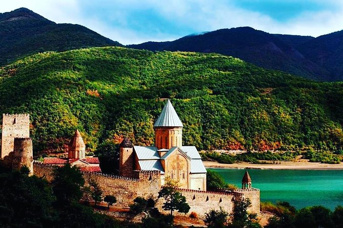 Private Tour Ananuri-Kazbegi-Gudauri - Gergeti Trinity Church