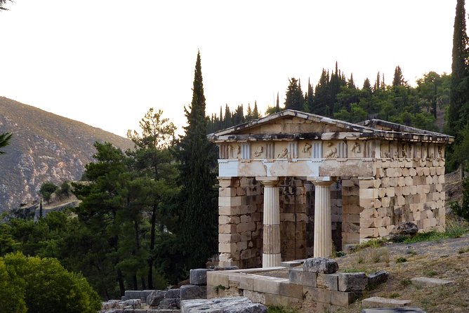 Private Tour: Delphi Day Trip From Athens Including Wonderful Local Lunch - Experiencing a 3-Course Lunch in Arachova