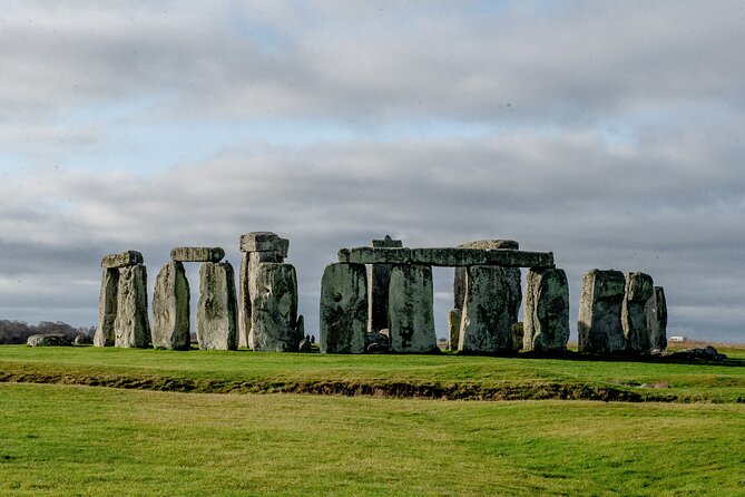 Private Tour to Stonehenge and Bath From London - Meeting Point