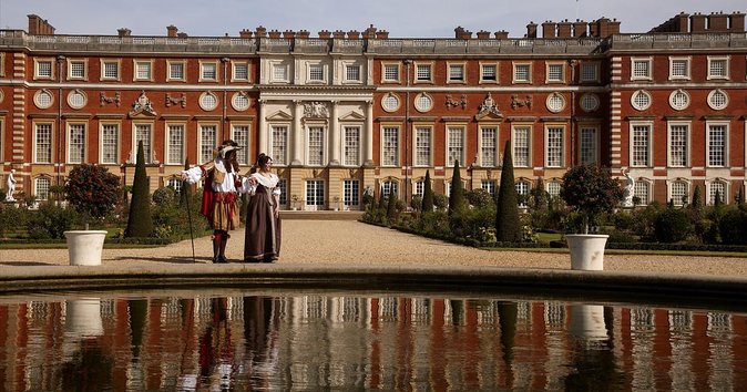 Private Vehicle To Hampton Court Palace From London With Admission Tickets - Visiting the Gardens