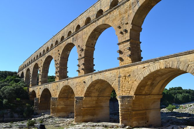 Roman Sites and Historical Places Small-Group Day Trip From Avignon - Admiring the Saint-Theodoritus Cathedral