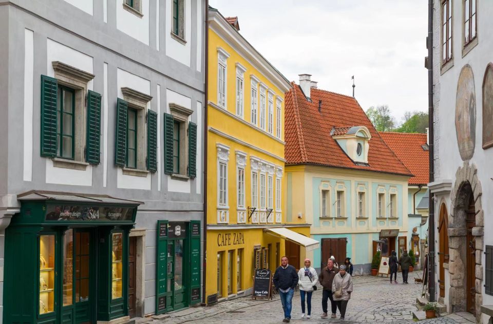 Romantic Whispers of Český Krumlov - Exploring the Intriguing Latran