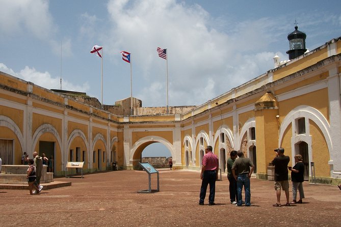 San Juan Highlight Tour - Dining at Pinones Beach