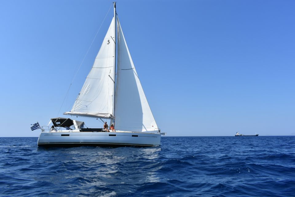 Santorini: Private Caldera Sailing Trip With Open Bar & Meal - Customer Ratings and Feedback