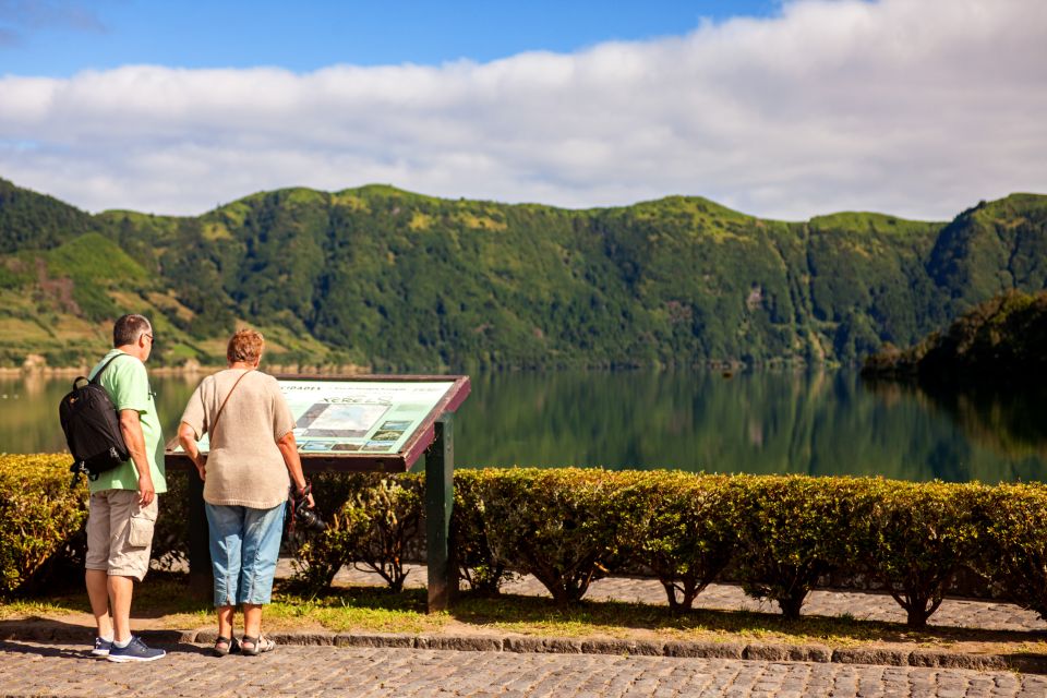 Sao Miguel: Jeep Tour to Sete Cidades & Lagoa Do Fogo - Inclusions and Meeting Details