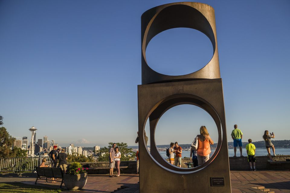 Seattle: Night Tour With Local Guide - Meeting Point and Accessibility