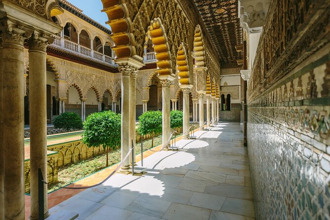 Seville: Guided Tour to the Alcazar + Cathedral and Giralda - Transportation and Attire