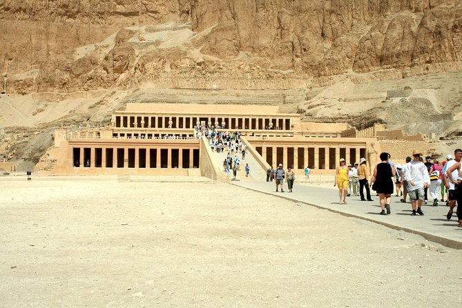 Shore Excursion: Day Tour From Safaga Port to Luxor - Admiring Temple of Hatshepsut