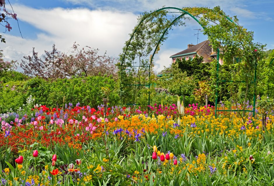 Small-Group Giverny and Van Goghs Room in Auvers From Paris - Discovering Auvers-sur-Oise