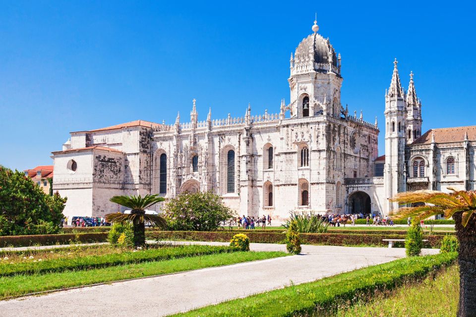 Small Group – Sintra, Pena Palace, Belém, Cascais and Lisbon - Guided Tour of Cascais