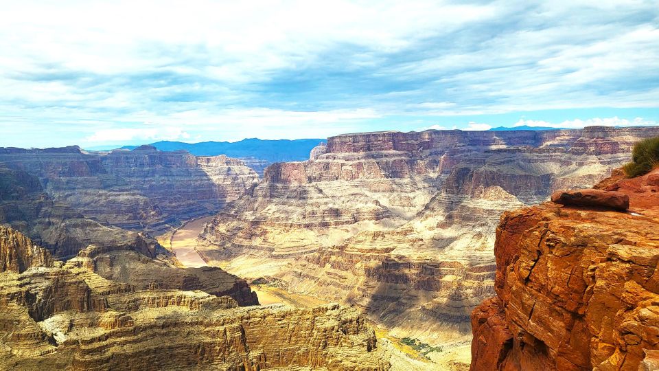 Small Group: West Rim, Hoover Dam, Seven Magic Mountains - Weather and Attire