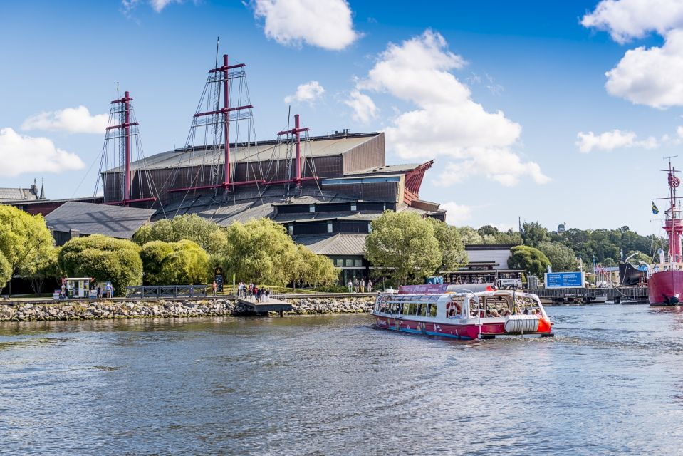 Stockholm: City Center Cruise With Audio Guide - Cruise Through the City Center