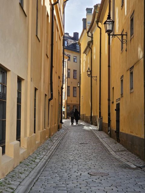 Stockholm: Gamla Stan Secrets and Old Town Walking Tour - Navigating Gamla Stans Winding Streets