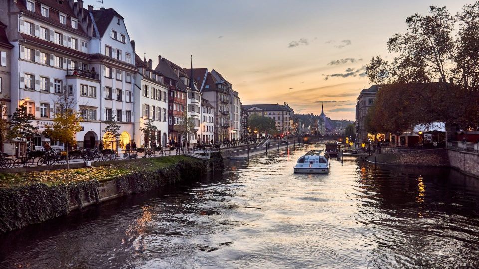 Strasbourg : Discovery Stroll and Reading Walking Tour - Uncovering Hidden Gems and Vibrant Culture