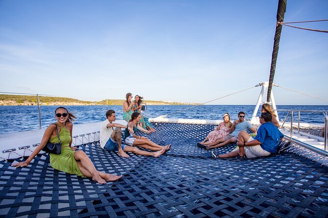 Sunset Sailing Cruise With Premium Drinks and Bites - Traveler Capacity