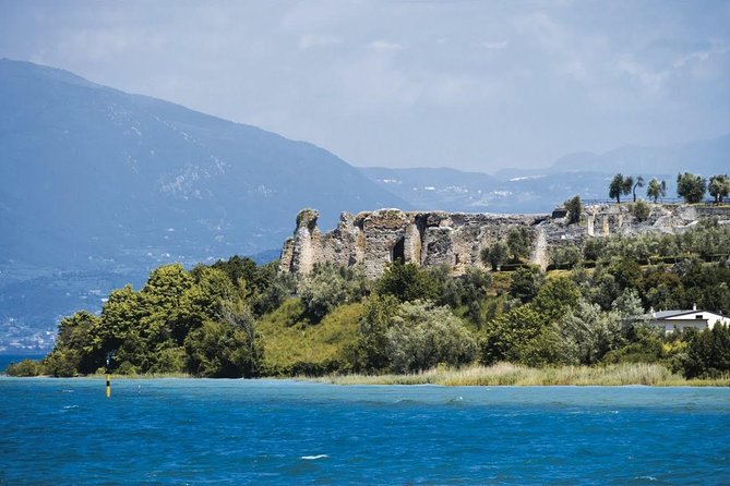 Tour in a Boat From Sirmione to the Isola Del Garda - Architectural Highlights