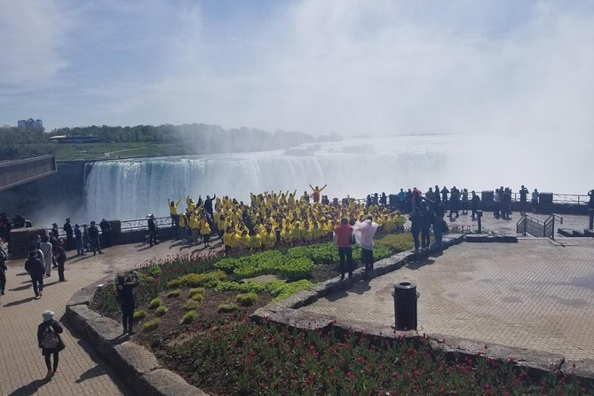 Tour to Niagara Falls With Cruise - Lunch Options