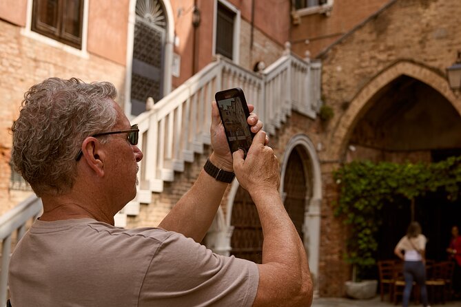 Venice Art Walking Tour With Traditional Spritz and Gondola Ride - Group Size and Duration