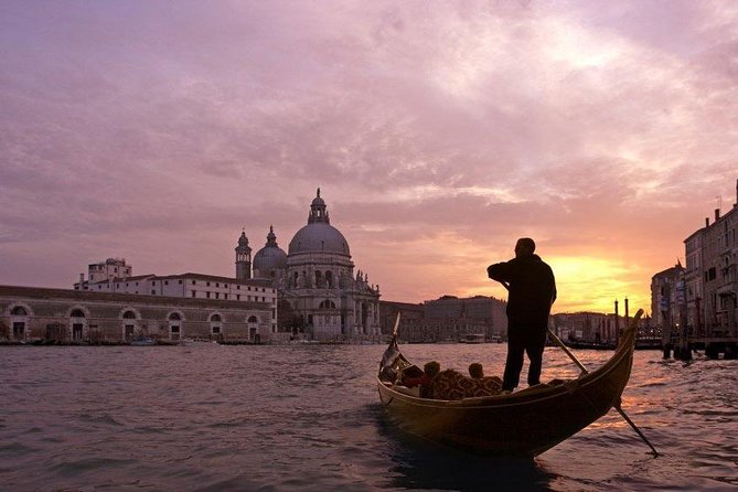 Venice Gondola Ride and Serenade - Preparing for the Gondola Ride