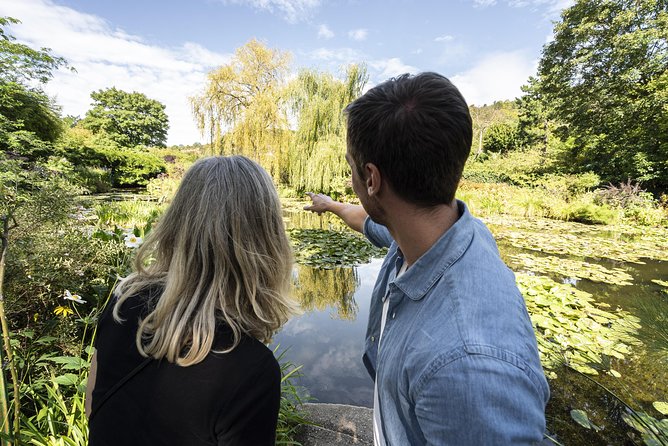 Versailles Palace and Giverny Monet House Guided Visit With Lunch From Paris - Dining Experience