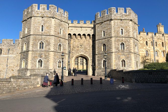 Windsor Castle and Eton College Private Car Tour - Exploring Windsor Castle