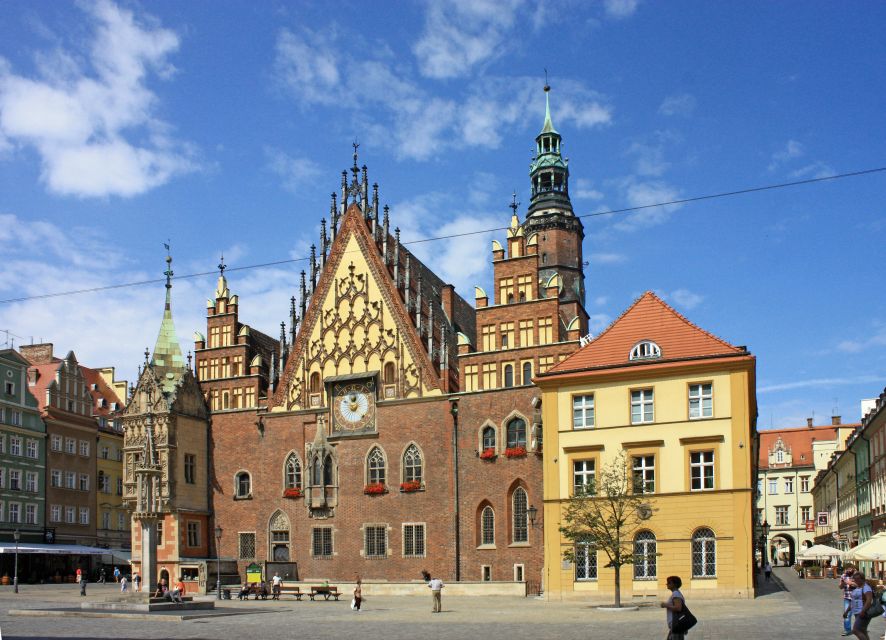 Wroclaw: Old Town Highlights Private Walking Tour - Guide Languages