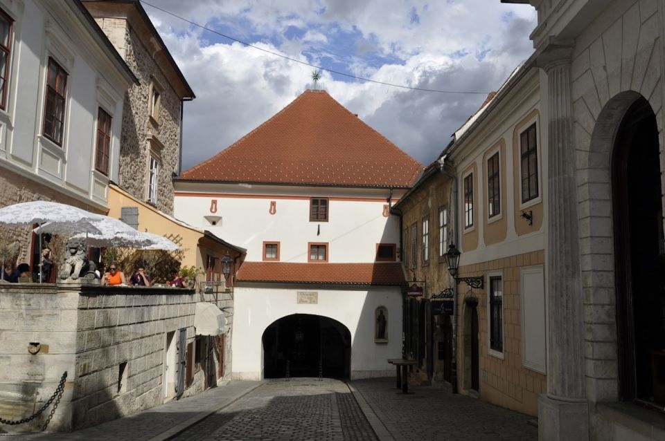 Zagreb: Old Town Outdoor Escape Game - Romantic Charm of Old Town