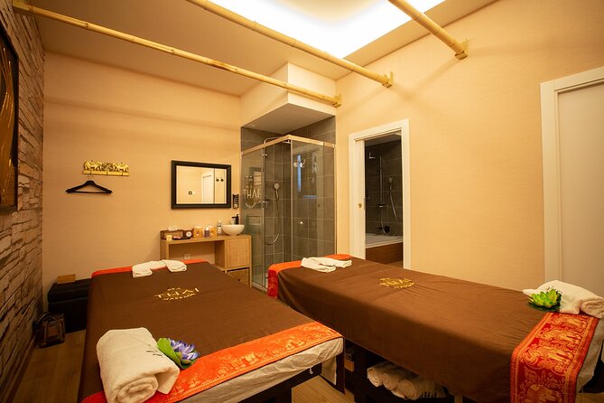 60 Min Couples MASSAGE to Choose and 30 Min Floral Bath THAI MASSAGE ALURA - Service Overview