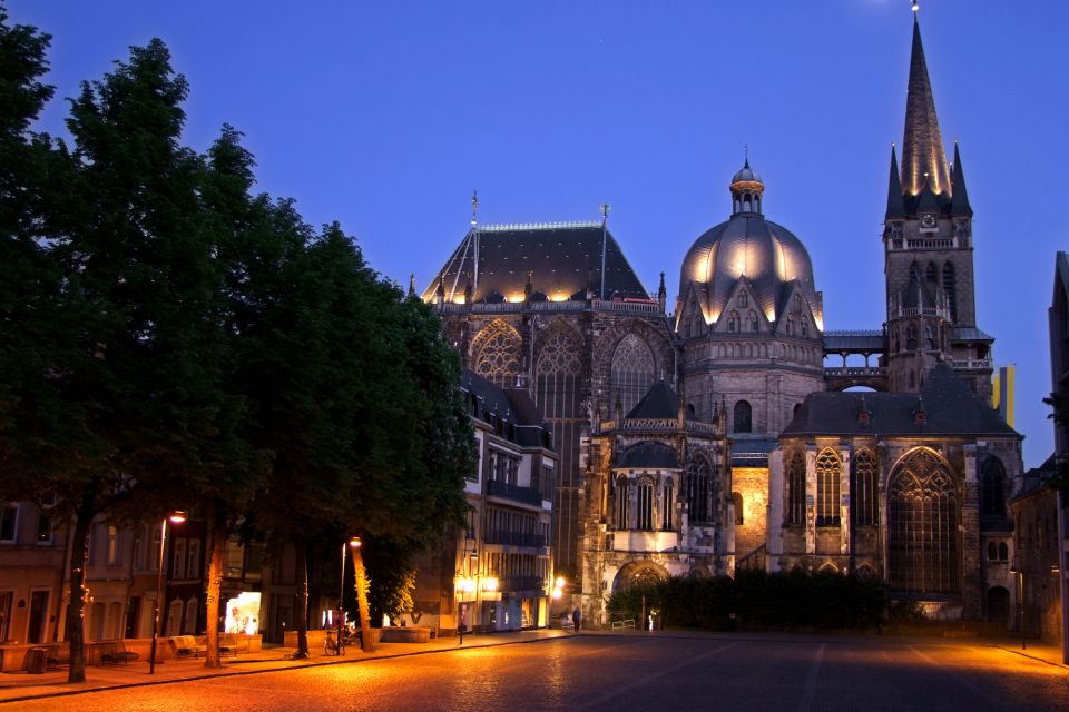 Aachen: First Discovery Walk and Reading Walking Tour - Cancellation and Booking Details