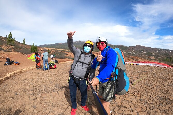 Acrobatic Paragliding Flight With Spanish Champion in Tenerife - Dynamic Maneuvers