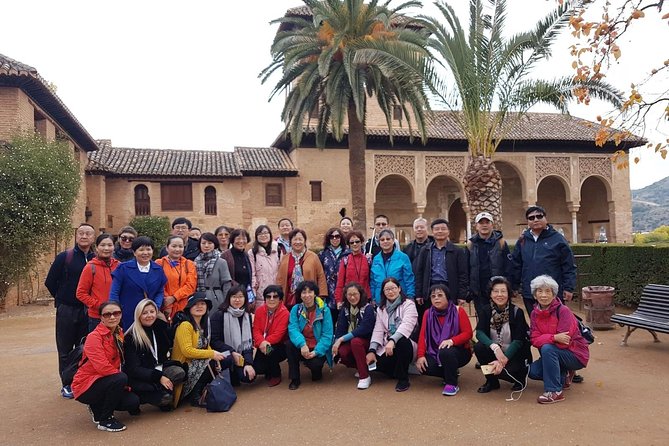 Alhambra:Join a Group,With a Specialist Guide.Skip the Line . - Accessing the Alhambra Efficiently