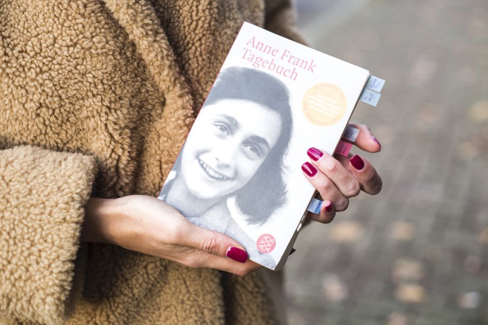 Amsterdam: Anne Frank Walking Tour in German or English - Customer Feedback