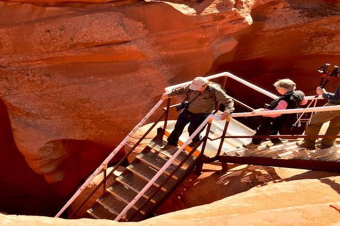 Antelope Canyon and Horseshoe Bend Day Tour From Flagstaff - Hiking to Horseshoe Bend