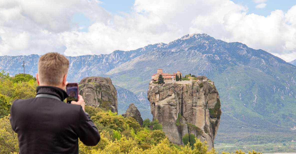 Athens to Meteora: Monasteries & Hidden Caves Bus Tour - Local Cuisine Highlights