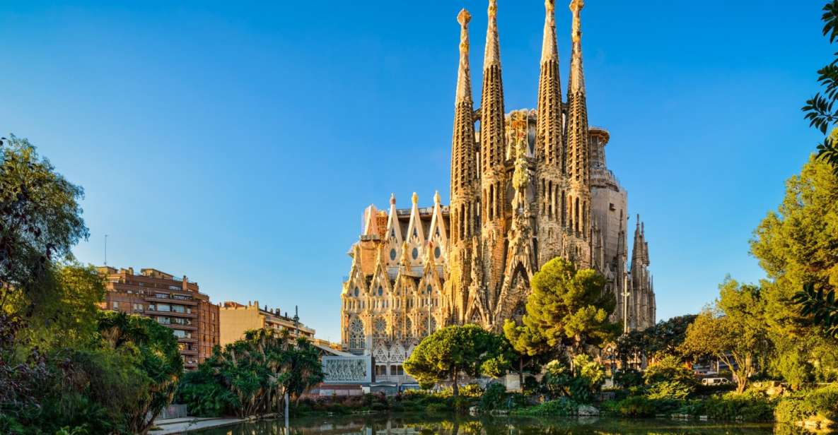 Barcelona: Full-Day Guided City Highlights Tour - La Pedrera Skip-the-Line