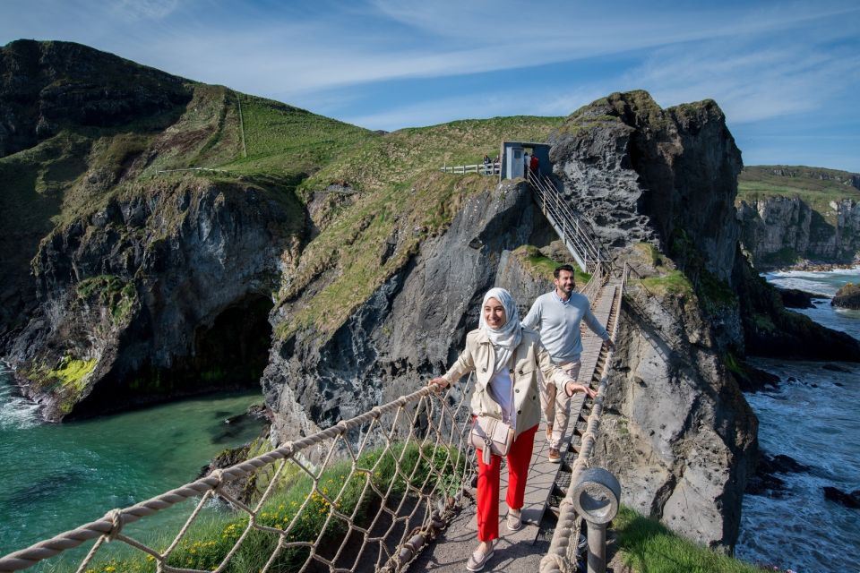 Belfast and Giants Causeway: 2-Day Guided Tour - Recommended Attire and Luggage