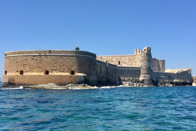 Boat Tour Ortigia, Sea Caves and Pillirina 2h - Group Size and Capacity