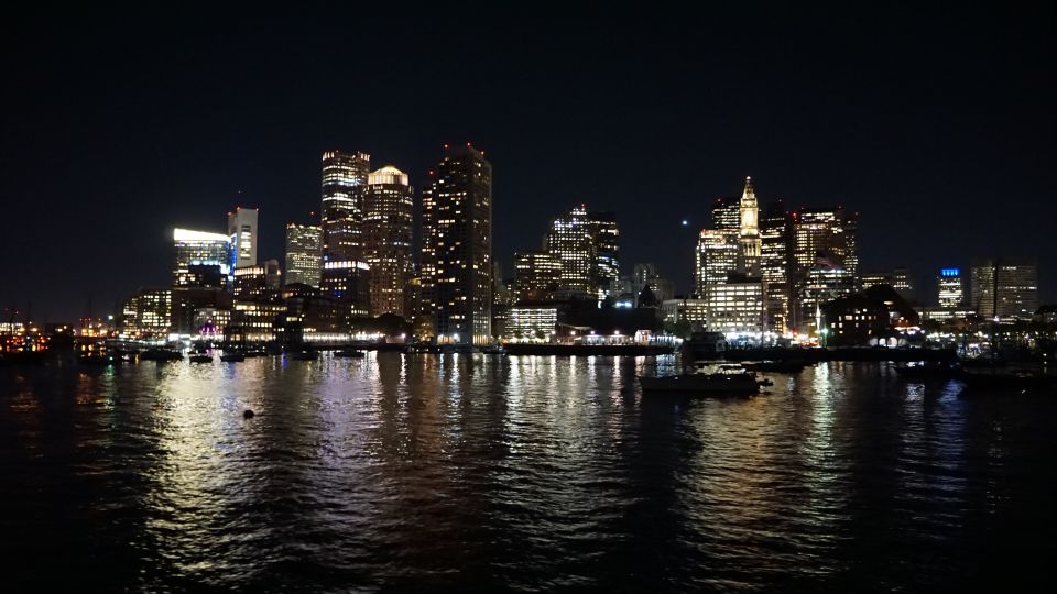 Boston: Cocoa and Carols Holiday Cruise - Festive Ambiance