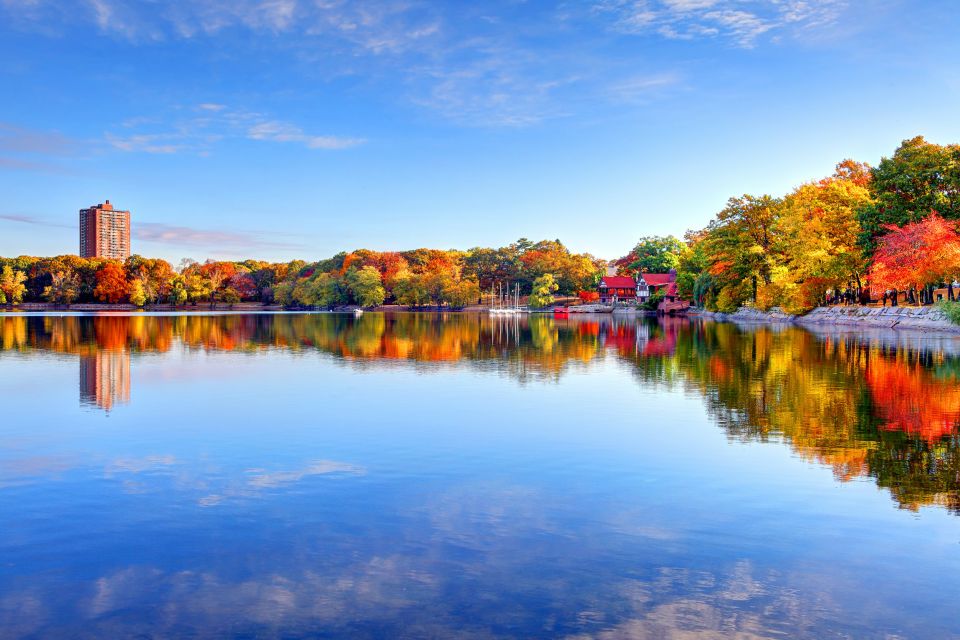 Boston Harbor: Fall Foliage Luncheon Cruise - Scenic Cruising