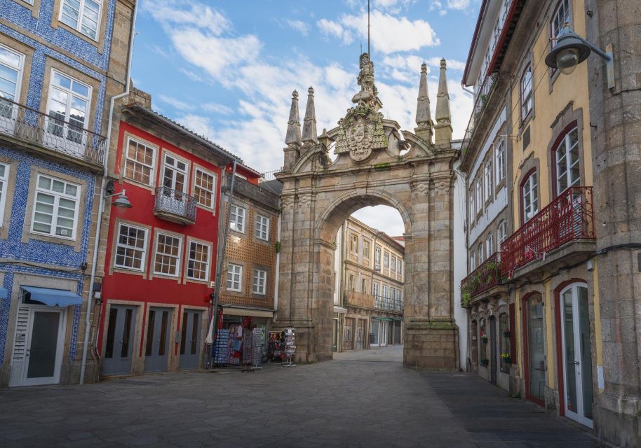 Braga's Family Discovery Trail: A Walk Through History - Included Tour Guide Service