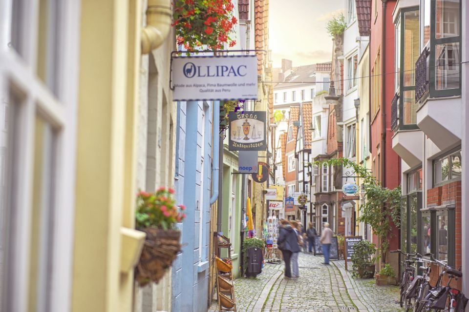 Bremen: Guided Tour of City Center - History of the Schnoor Quarter