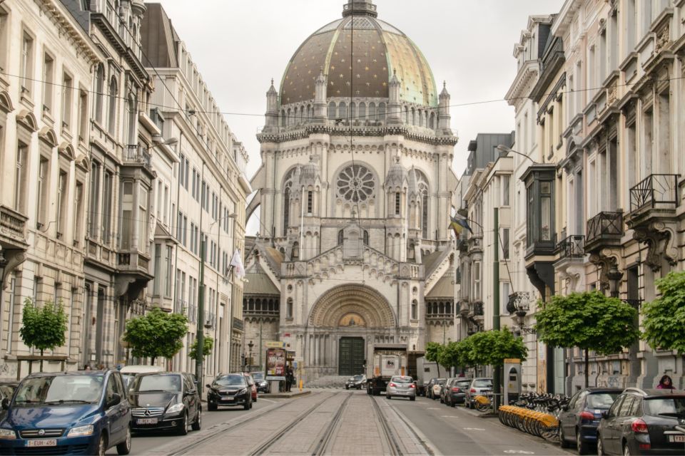 Brussels: Highlights Self-Guided Scavenger Hunt and Tour - Language and Personalization