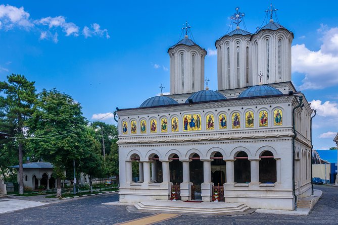 Bucharest Must See Walking Tour - Accessibility and Group Size