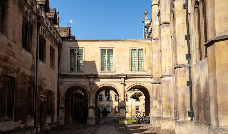 Cambridge: University Alumni Tour With Kings College Option - Duration and Language