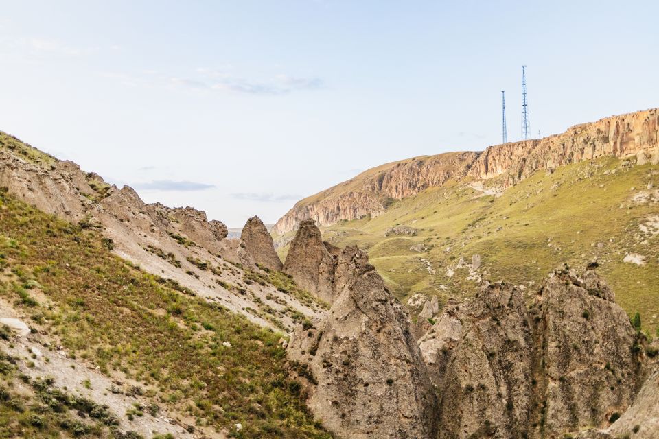 Cappadocia: Hot Air Balloon Flight and Private Red Tour - Uçhisar Castle and Pigeon Valley