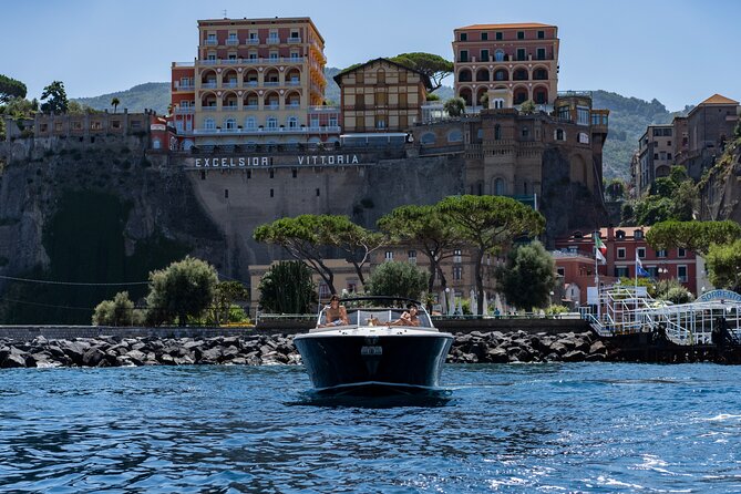 Capri Private Yacht Tour - Attire and Group Size