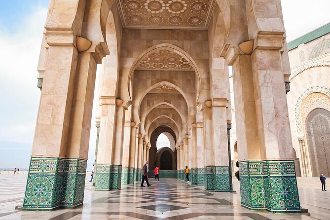 Casablanca Guided Private Tour Including Mosque Entrance - Indulging in Moroccan Cuisine