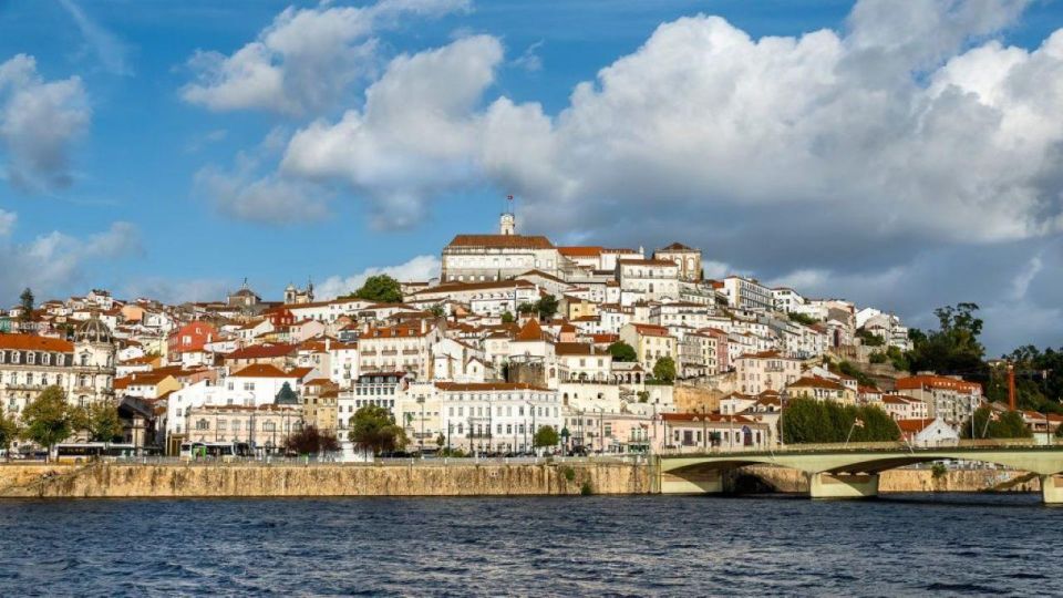 CENTRAL PORTUGAL: TOUR FROM COIMBRA > FÁTIMA SEDAN - Flower-Adorned Streets of Óbidos